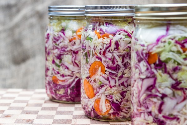 Fermentieres Gem&uuml;se im Schraubglas